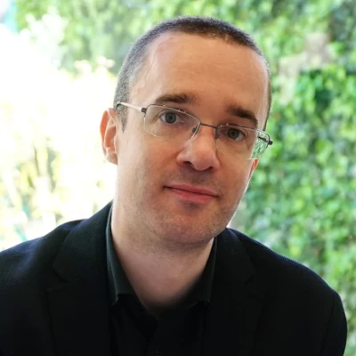 Photo de Colin DAMON sur fond de verdure